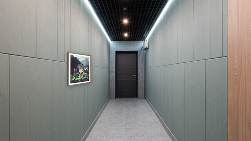 A Group of Auriculas by Robert John Thornton, shown at 31 × 40 in (78.7 × 101.6 cm) in Arber Light Walnut, hallway [arteriel-render:v6:room_a:31x40@32,49]