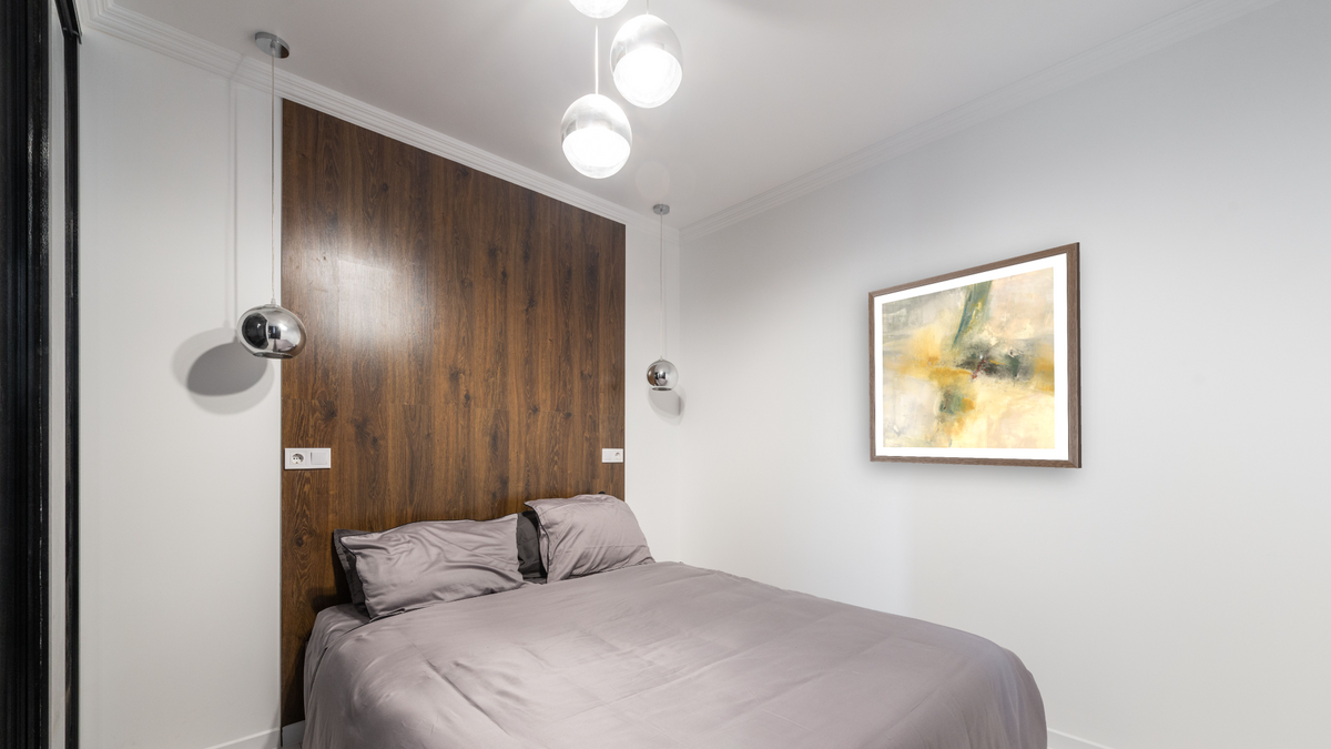 No. 199, shown at 32 × 32 in (81.3 × 81.3 cm) in Arber Light Walnut, bedroom