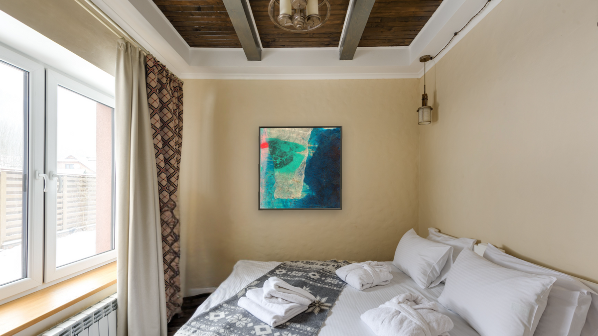 No. 109 by Michelle Oppenheimer, shown at 32 × 32 in (81.3 × 81.3 cm) on canvas in Ramino Satin Black, hotel guest room