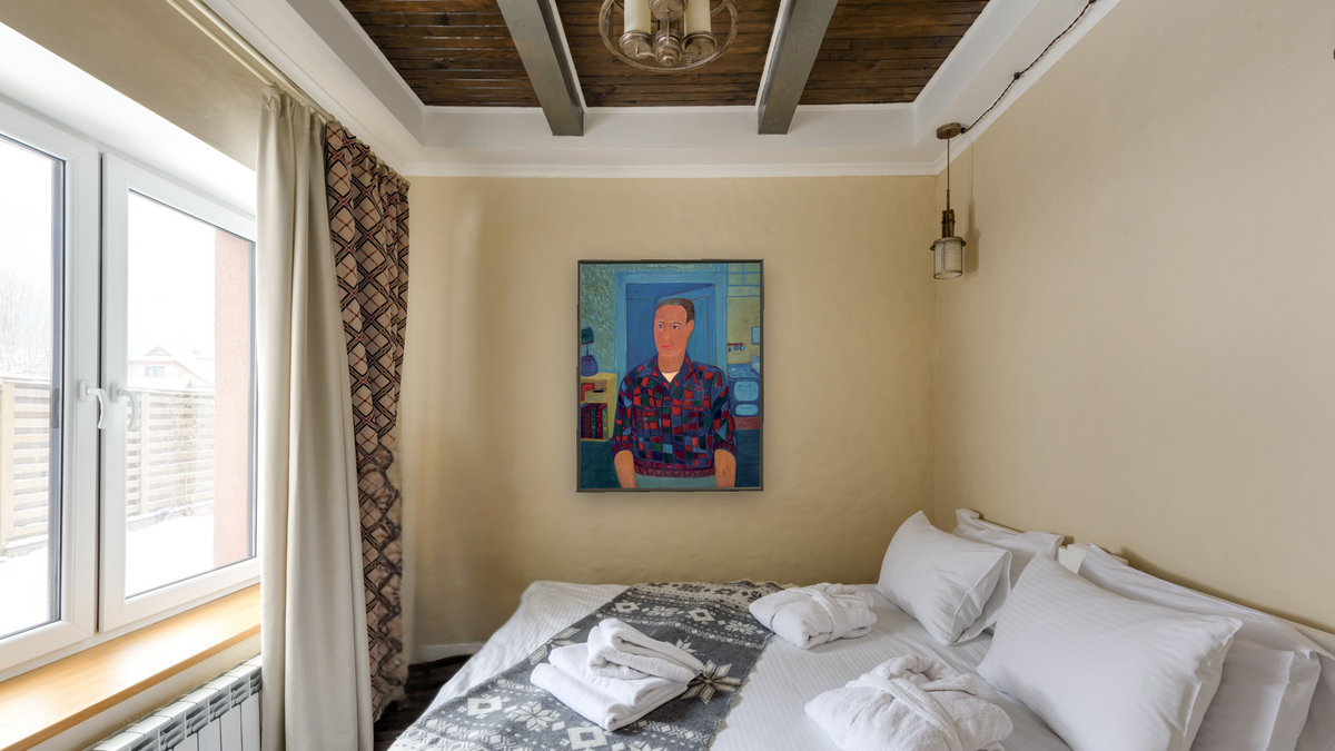Self Portrait, Grove Street by Ralph Fasanella, shown at 32 × 40 in (81.3 × 101.6 cm) on canvas in Ramino Satin Black, hotel guest room