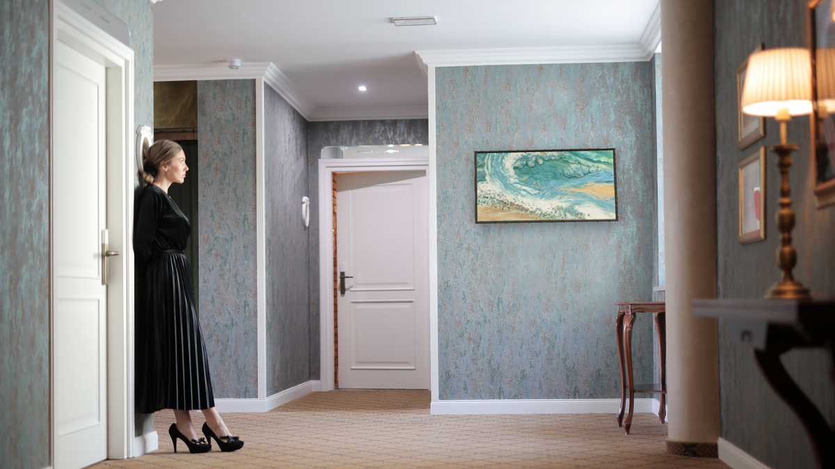 Wave by Corrina Leidy, shown at 20 × 40 in (50.8 × 101.6 cm) on canvas in Ramino Satin Black, hotel lobby