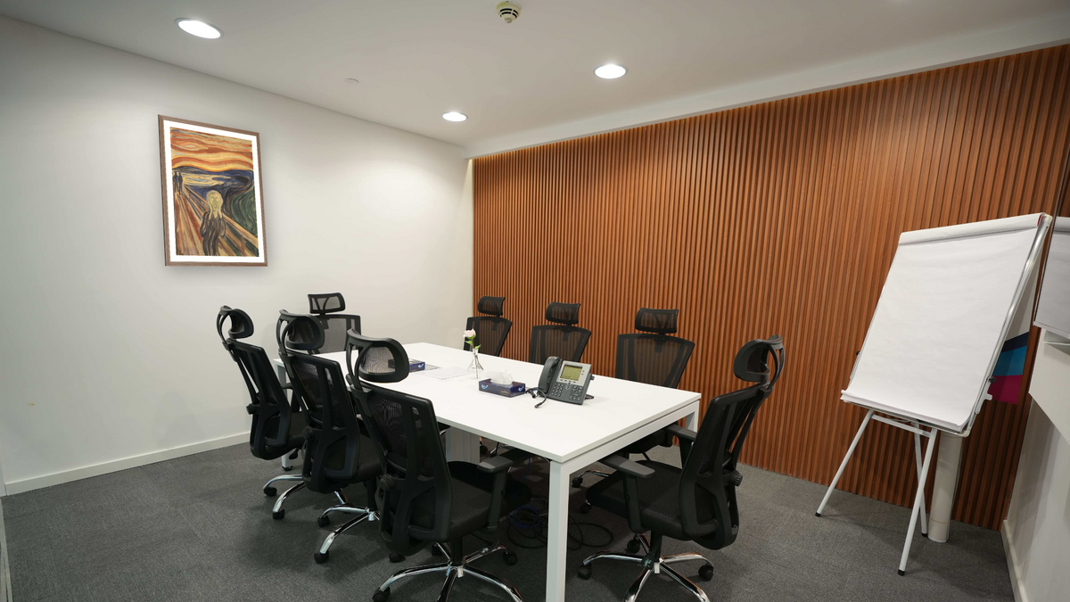 The Scream by Edvard Munch, shown at 32 × 40 in (81.3 × 101.6 cm) in Arber Light Walnut, boardroom